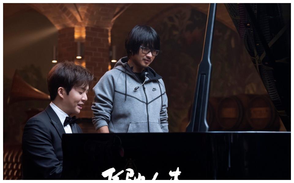 长路奉献给远方,玫瑰奉献给爱情——韩寒《奉献》