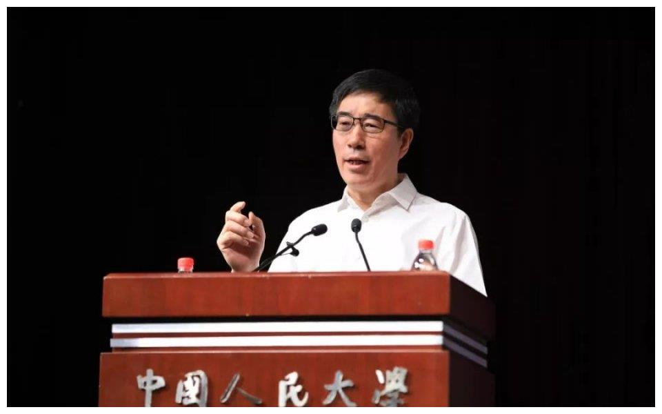 1998年,陈向东考上了中国人民大学经济学院国际经济系的研究生, 从