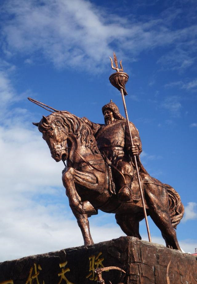 他9岁父亲被毒害,18岁妻子被抢,45岁却成就世界上最强盛帝国