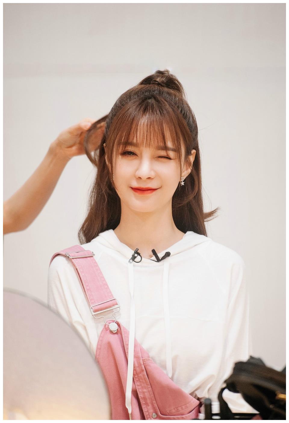 《乘风破浪的姐姐》首播 沈梦辰获称姐圈气氛组