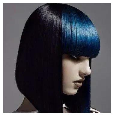 古典优雅的赫本当时也被这股风刮到了,她拍了一组"月亮女孩".