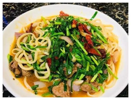 好吃(09)除了过油肉和辣皮子拌面外,当然还有许多其它种类的拌面:碎肉