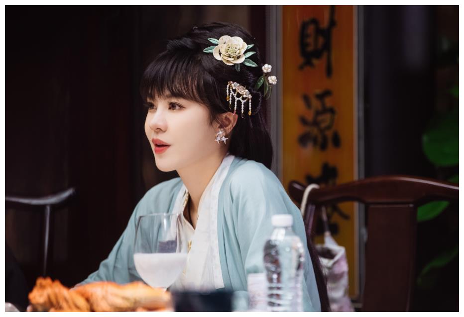 《爱乐之程》晒姐姐古装造型,孟佳仙子张雨绮美艳,宁静却不一样