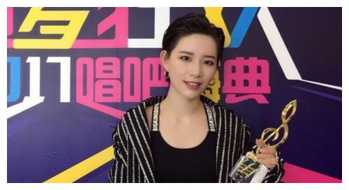 李斯丹妮究竟是与世无争还是没有话语权呢