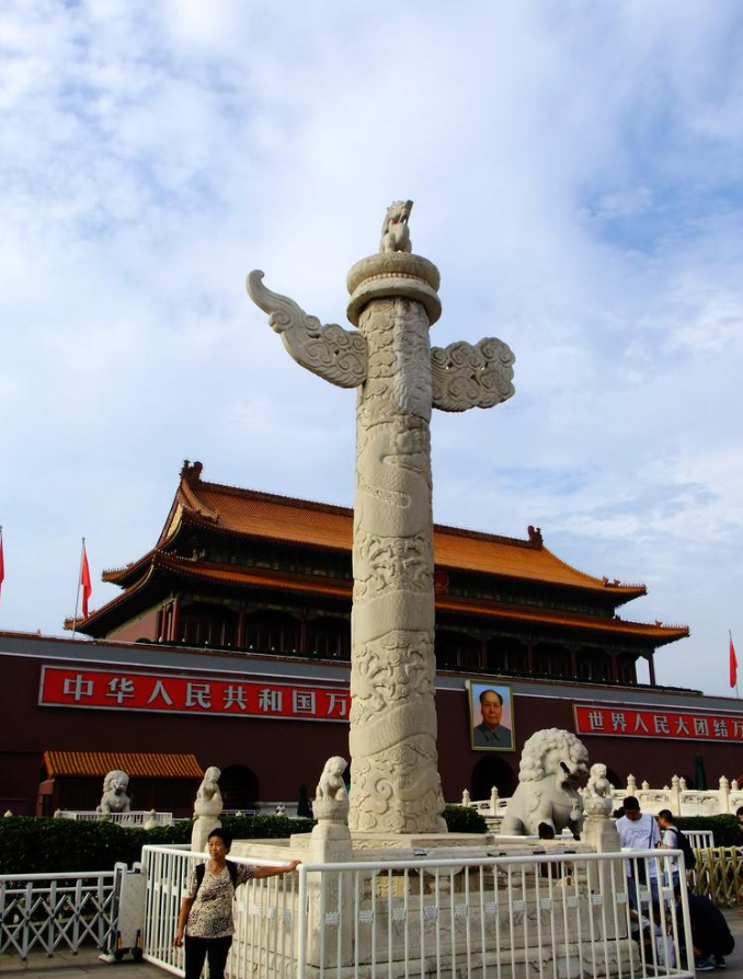 韩国模特大赛奖杯和华表奖奖杯一模一样,这也要仿?
