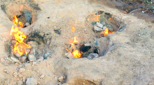 重庆有一地火村田间几个小洞昼夜不停喷火当地的旅游特色