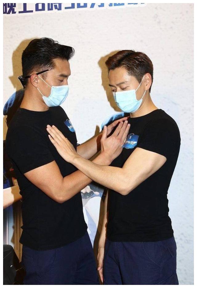 的剧集《踩过界》中,与视帝王浩信两人于公于私都像是连体双胞胎一般