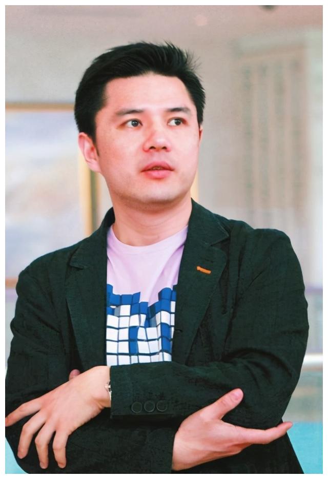 长啸,从乡村小学教师到央视主持人,女儿长得漂亮妻子是谁已成谜