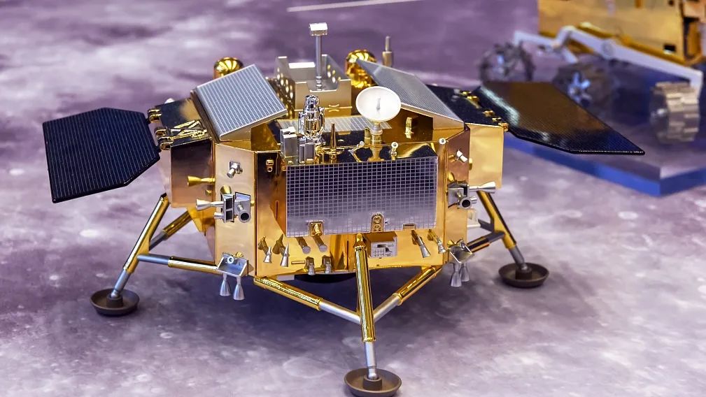 嫦娥五号着陆器首次在月球表面探测到水
