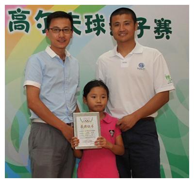 足坛拼命三郎,娶编导妻子,婚后生3女,今成爱车人士|吴承瑛|拼命三郎