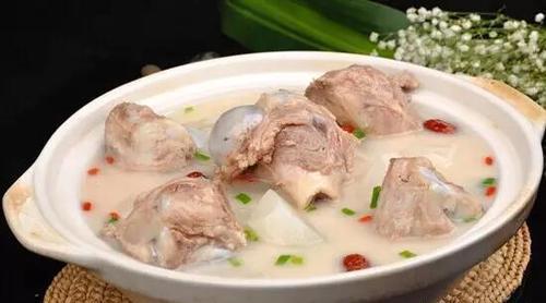 炖骨头汤不要直接下水炖大厨多加一步什么骨头都能炖出白汤