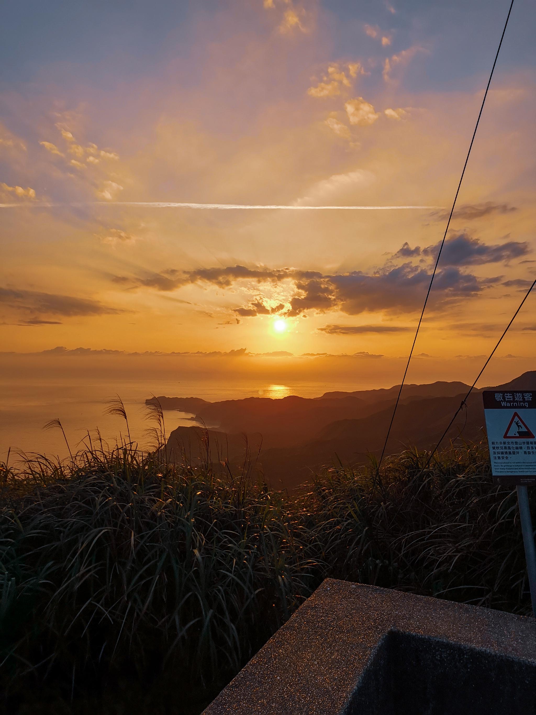 思窝森图腾登基隆山看日出东方眺望故土倍思亲