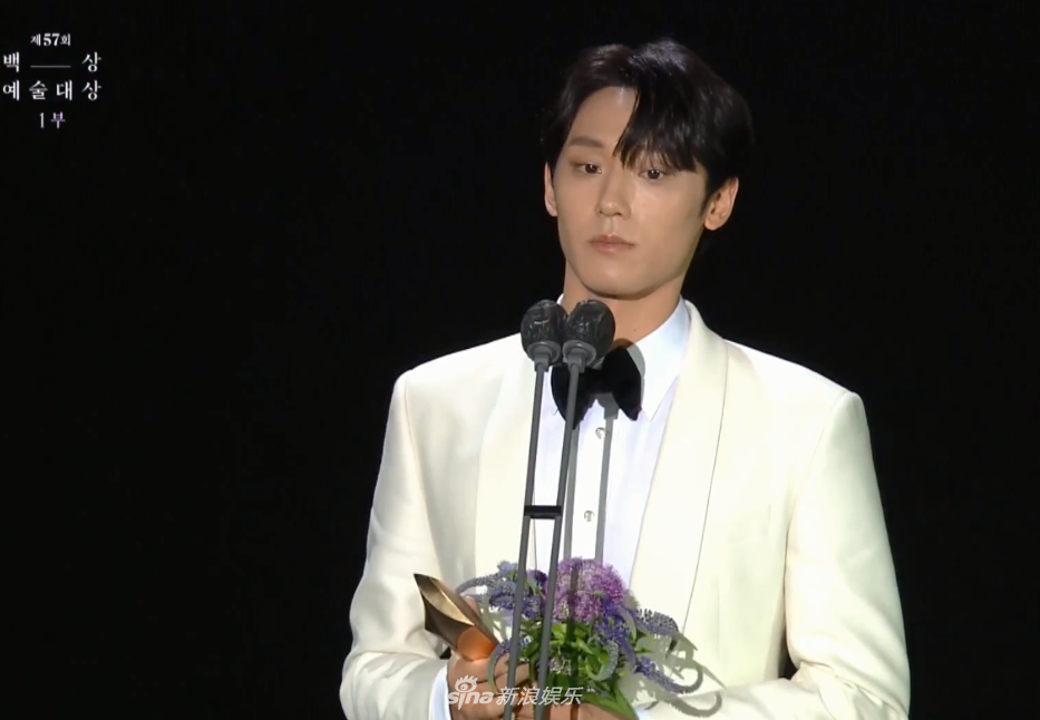 《顶楼》金素妍夺百想视后 刘亚仁又捧起影帝奖杯|金素妍|刘亚仁|无声