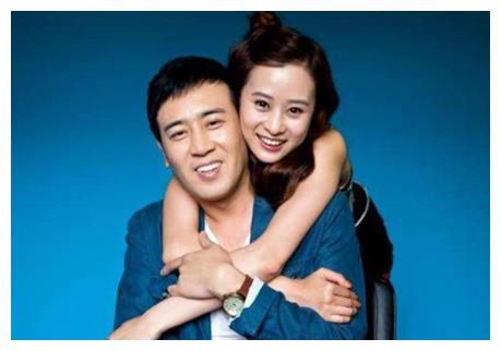 如今一家三口非常幸福美满,但是母亲和大姐成为于和伟心中永远的痛.