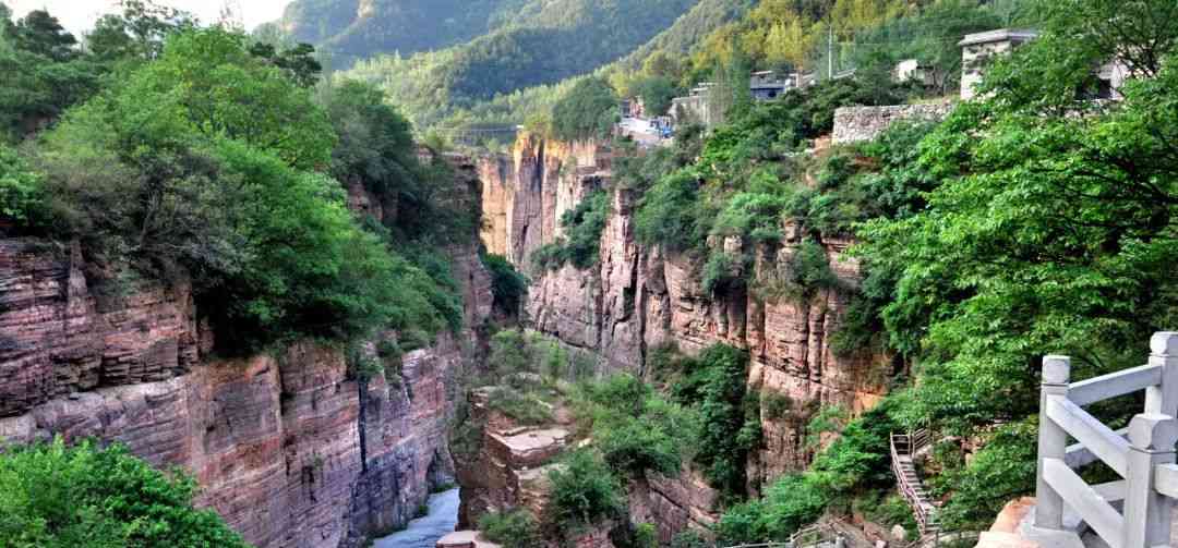 新乡一冷门景观，小众又冷清，悬崖上风景巍峨壮观，名气很小