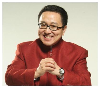 曾6次登上央视春晚,二婚娶小11岁娇妻超幸福|句号|央视春晚|小品_新浪