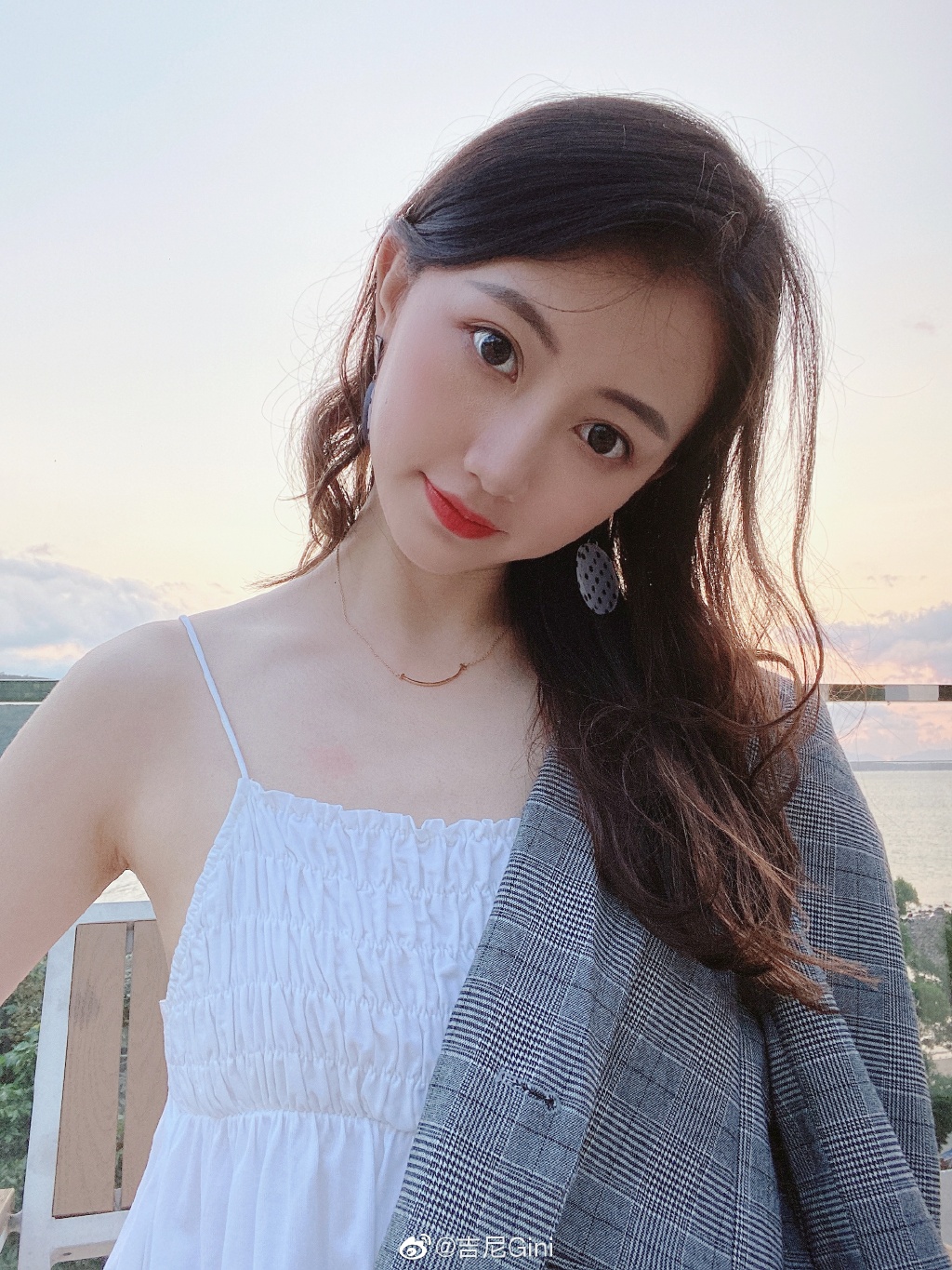 王者荣耀美女解说吉尼gini迷人写真美照欣赏