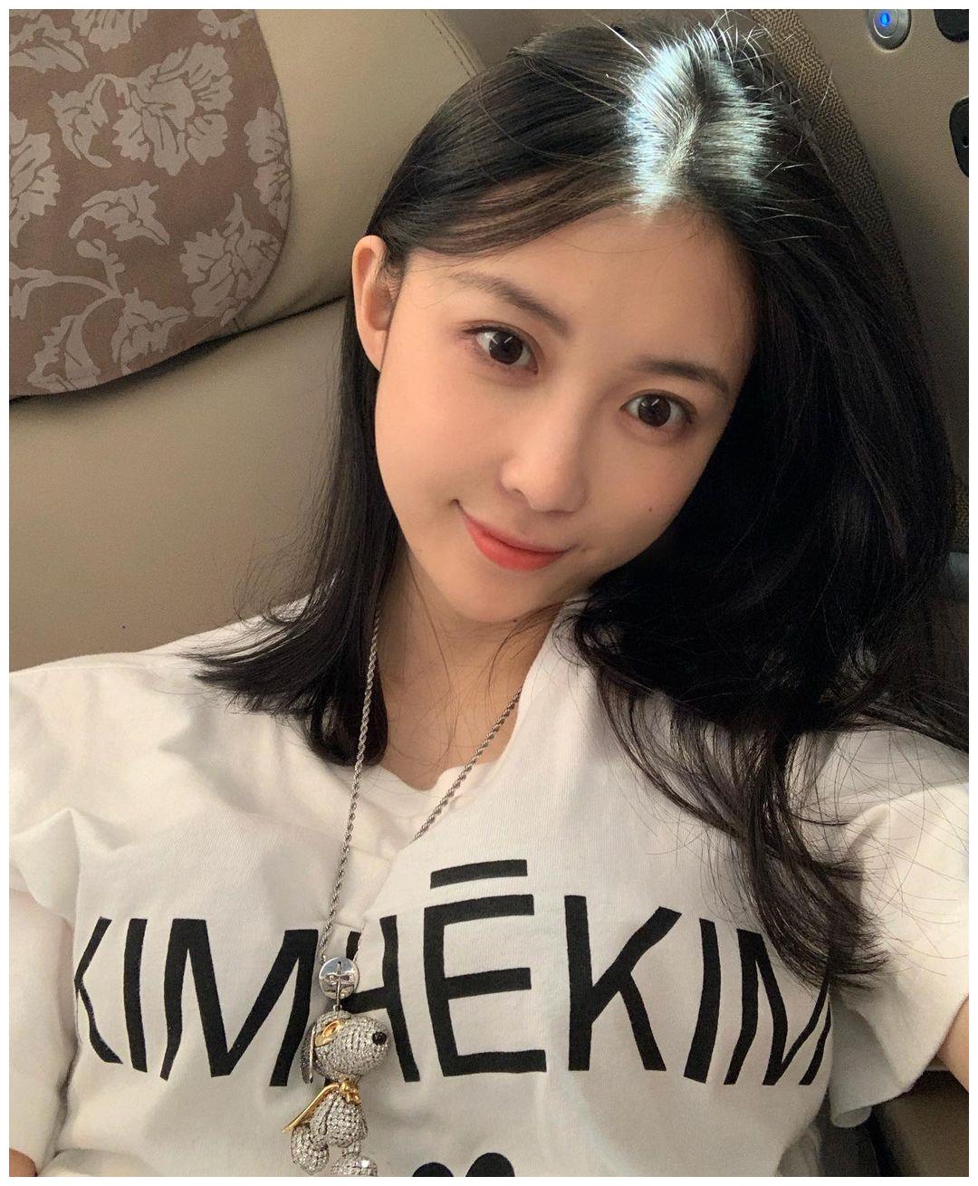 宣云为姐妹庆生,6人女人嘴巴和脸长一样,潘玮柏认得出来吗?