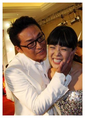 强吻刘嘉玲,宁静,家暴2任妻子致离婚的马景涛,如今有多凄凉?