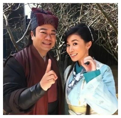 欧阳震华连续十年为佘诗曼庆生晒出往日同框照瞬间让人泪目