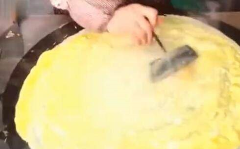 男子街边买煎饼,加了20个鸡蛋,最后大姐把煎饼做成了这样!休闲区蓝鸢梦想 - Www.slyday.coM 男子街边买煎饼,加了20个鸡蛋,最后大姐把煎饼做成了这样!休闲区蓝鸢梦想 - Www.slyday.coM