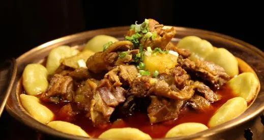 北方地区情有独钟的一道特色菜笨鸡沾黄糕