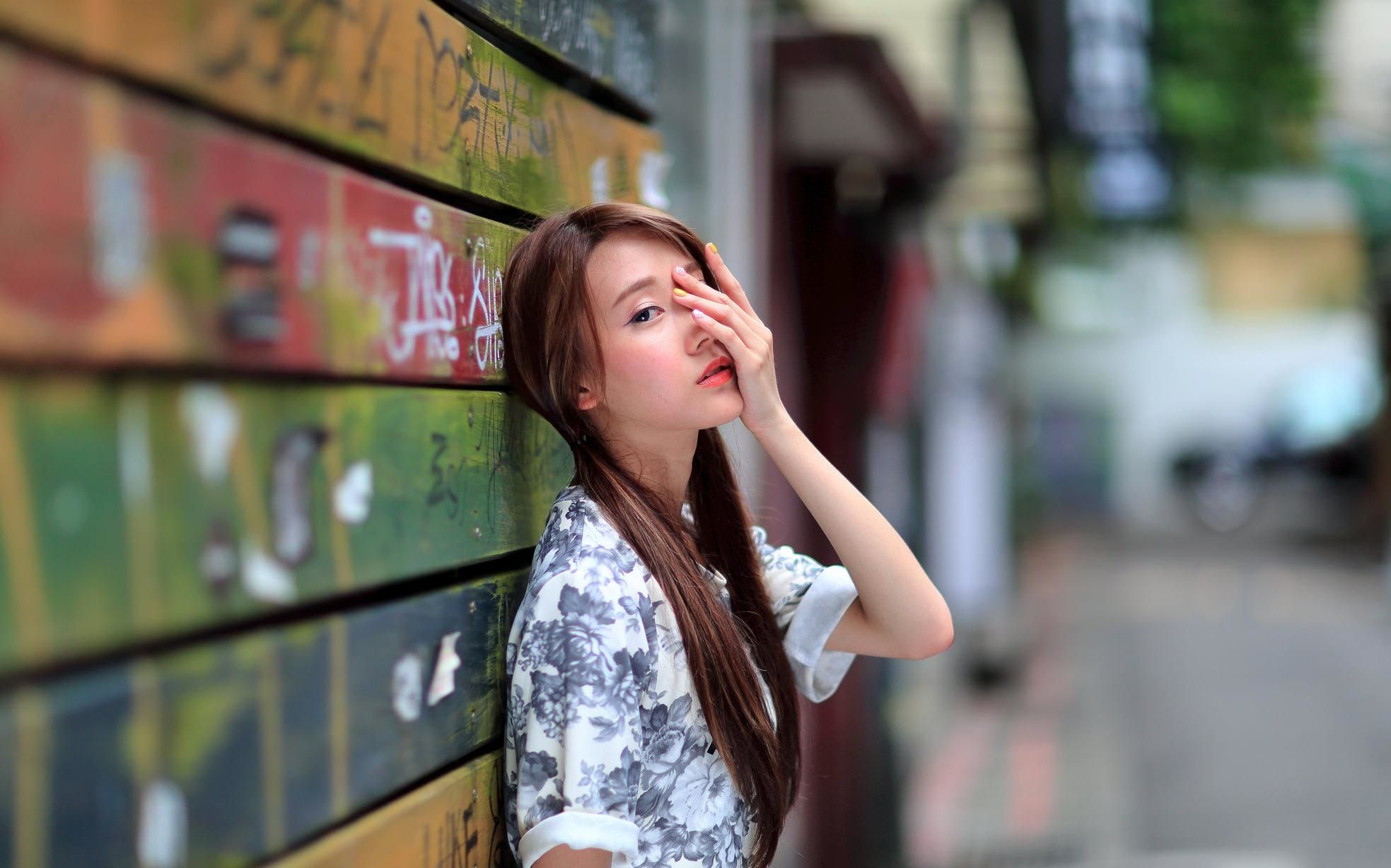 小姐姐碎花t恤,搭配牛仔短裤,有种秀气和时尚感,青春靓丽