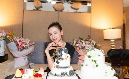 董洁近照面容憔悴苍老40岁生日无人问津前夫潘粤明为粉丝庆生