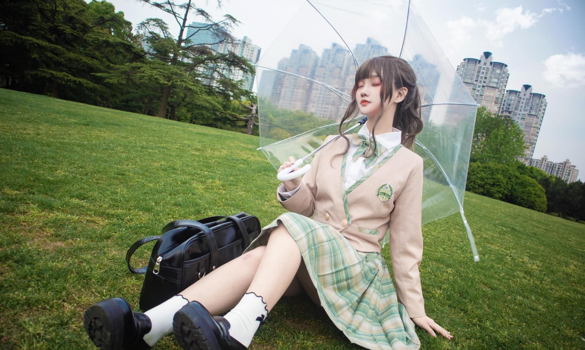 jk制服美少女:太阳伞和美少女更搭哦!