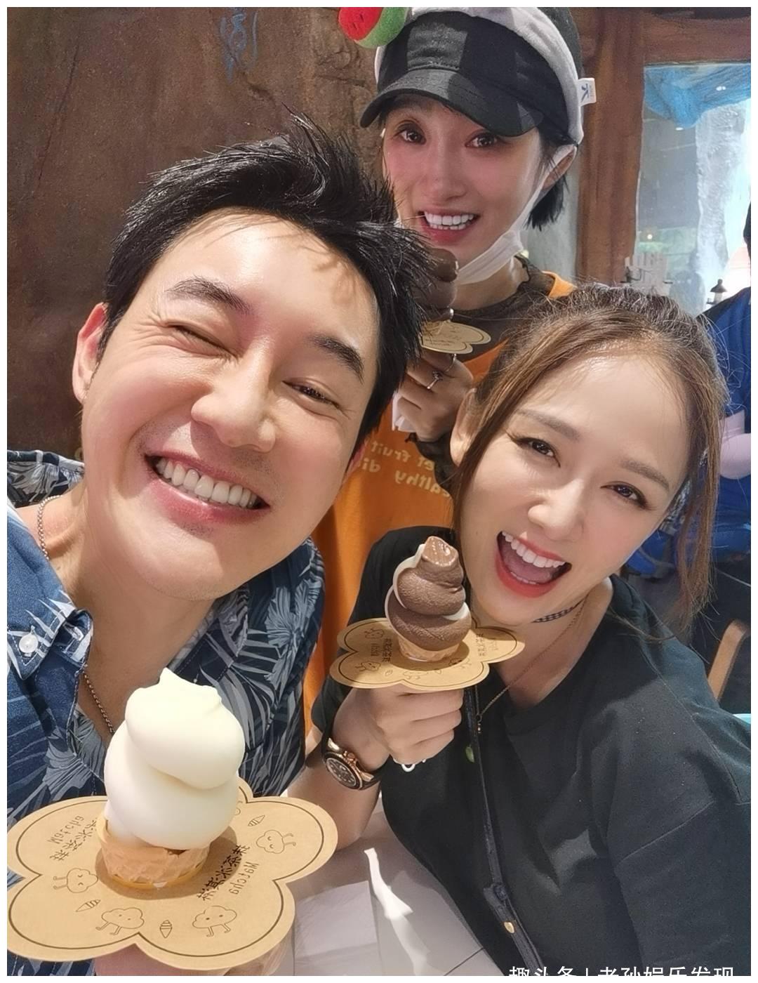 陈乔恩挽陈正飞的手遭网友质疑她的回应更是如同放冲天炮