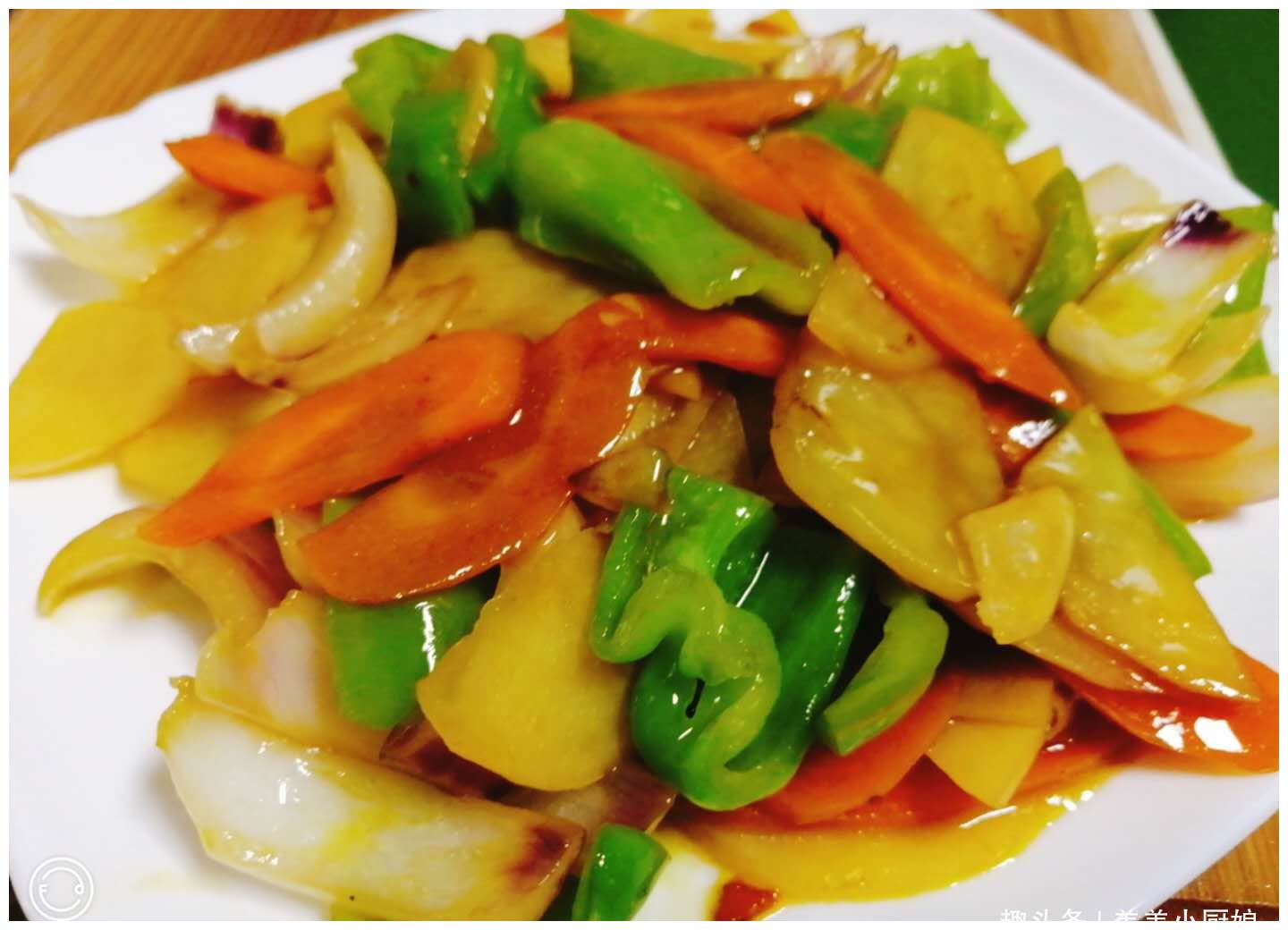 土豆片炒洋葱,不仅味道鲜美,做法也很简单,一家老小都抢着吃