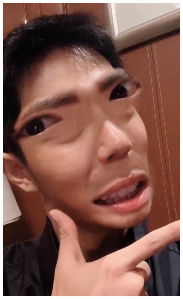 肖战再发沙雕视频,仗着颜值任性胡来,粉丝:还以为是高仿