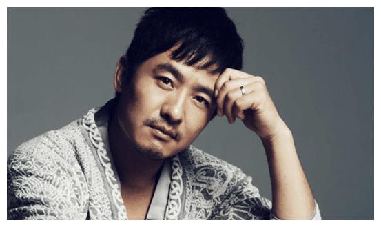 在那以后郭晓东也更加努力,在每次拍戏的时候都让导演看中了他身上的