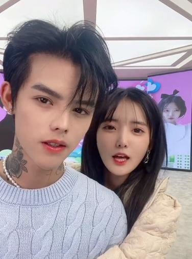 袖珍殷世航个头不如马高未婚妻回复显低情商不知道就别硬出头