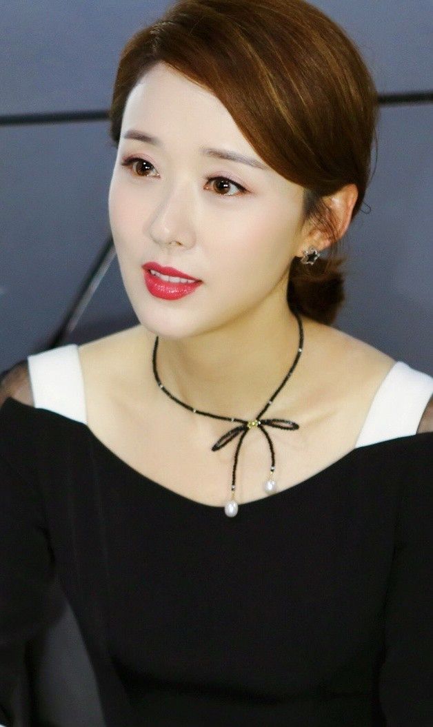 颜丹晨美照,可爱甜美,魅力迷人,跟剧中差别很大