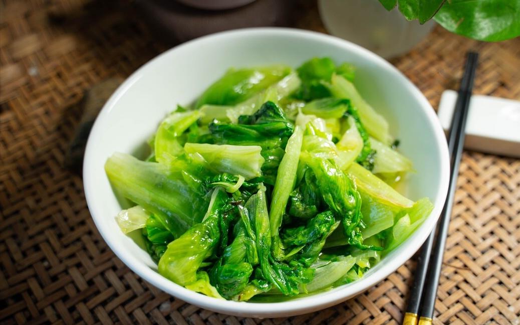 炒油麦菜,直接下锅是大错,多做2步,清脆爽口,不发黑不出汤_高清图集_