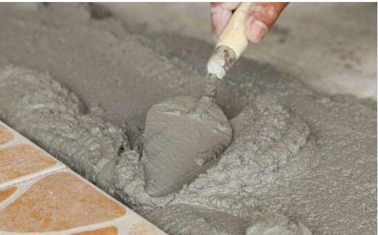 房子装修贴瓷砖,不一定要用水泥砂浆,这种材料也是不错的选择