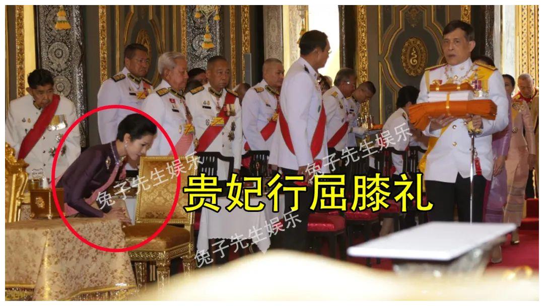 42岁苏提达一笑泯恩仇公开晒出与贵妃合影接受情敌的屈膝礼