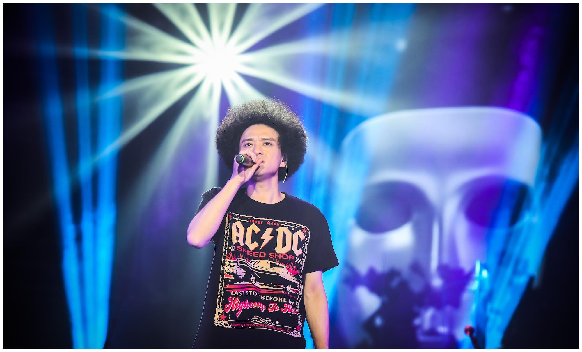 赵英俊跨年朋友圈曝光人生不易但是他却活出了自我