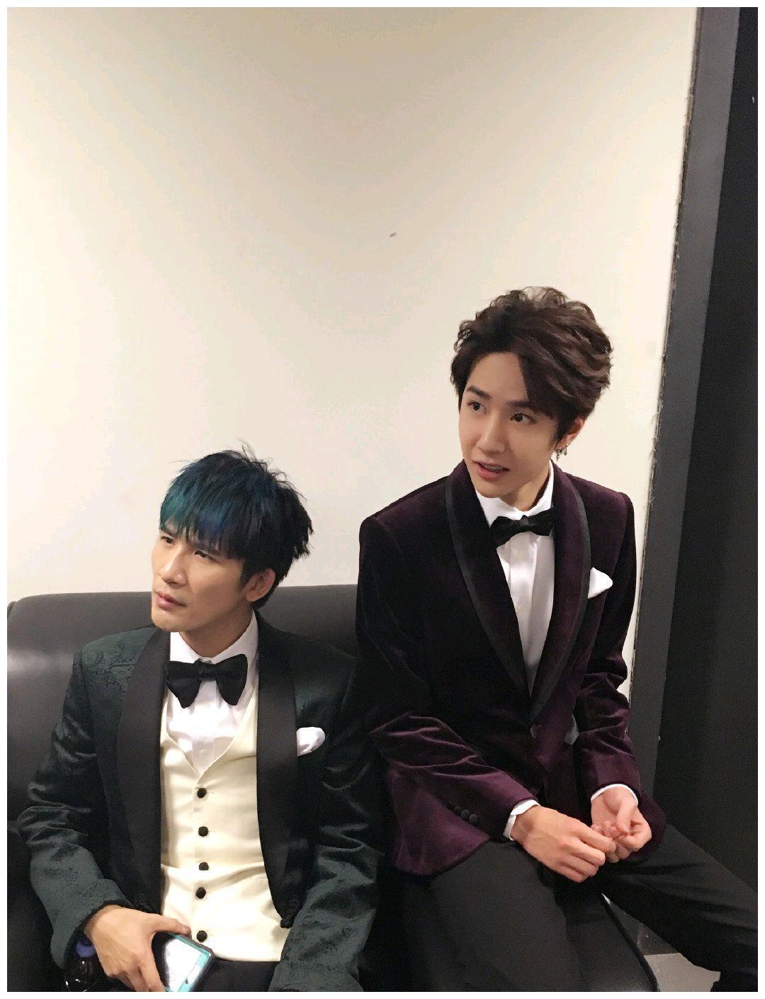 王一博和大张伟动作神同步,好有意思!