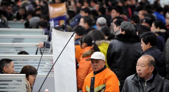 35岁以后,我还能去哪里?失业+中年,堵住了90%人未来的路|裁员|工作|年龄|老板|职场_新浪新闻
