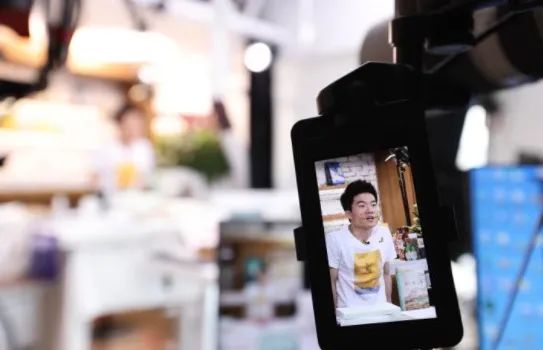 新东方的直播间:俞敏洪在日记里感谢的董宇辉休闲区蓝鸢梦想 - Www.slyday.coM 新东方的直播间:俞敏洪在日记里感谢的董宇辉休闲区蓝鸢梦想 - Www.slyday.coM