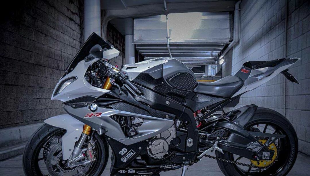 宝马s1000rr迷人大小眼了解一下