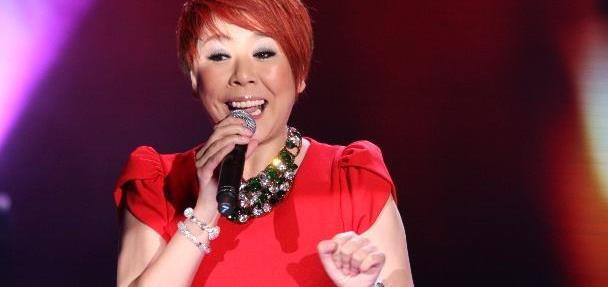 曾是赵本山唯一歌手徒弟十几岁被骗财骗色今儿子不知亲生父亲