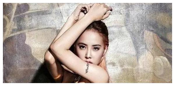 明星有纹身不可怕,看位置是真尴尬,杨颖腰部,看到她难以描述