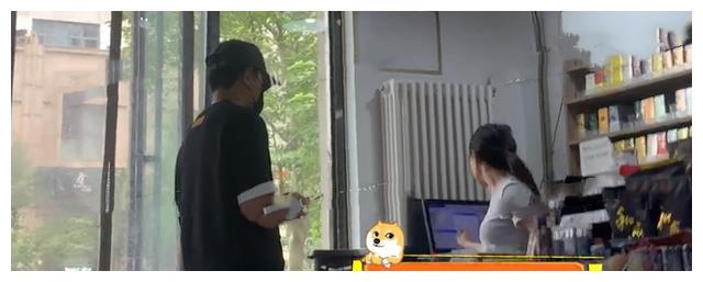 贾乃亮买零食接女儿,8岁甜馨大长腿瞩目,蹦跳上车见爸爸超开心休闲区蓝鸢梦想 - Www.slyday.coM 贾乃亮买零食接女儿,8岁甜馨大长腿瞩目,蹦跳上车见爸爸超开心休闲区蓝鸢梦想 - Www.slyday.coM