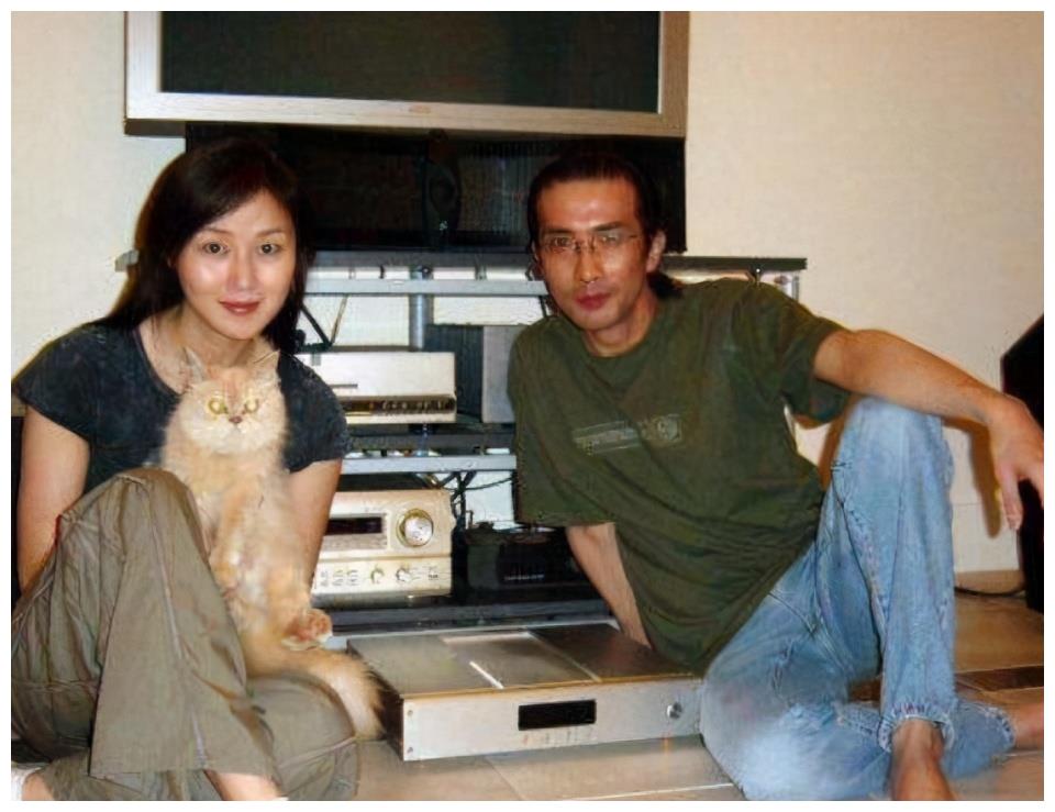 两人认识七天之后,万绮雯就答应了陈十三