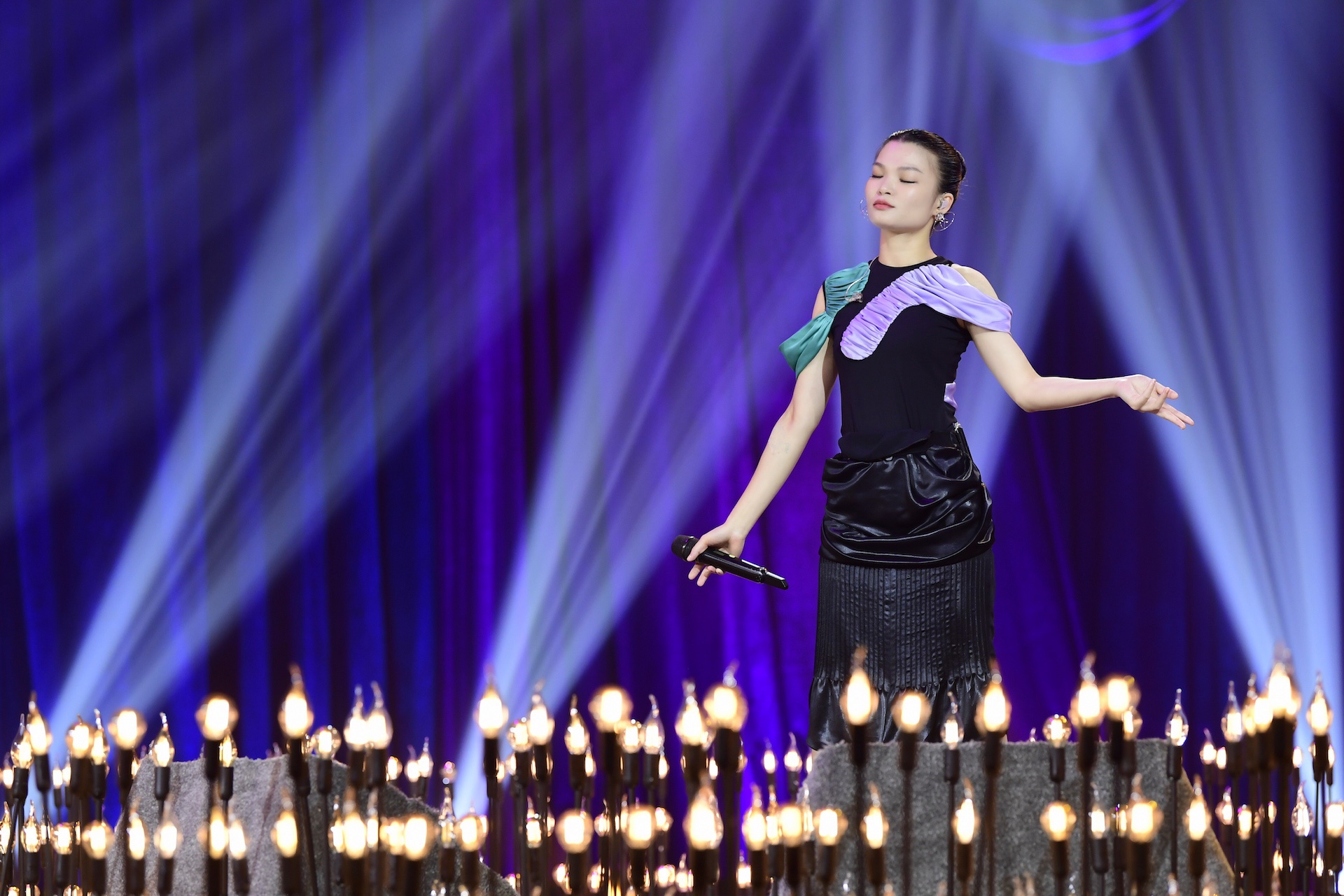 苏运莹温情献唱央视唱过夏天唱响生命之声