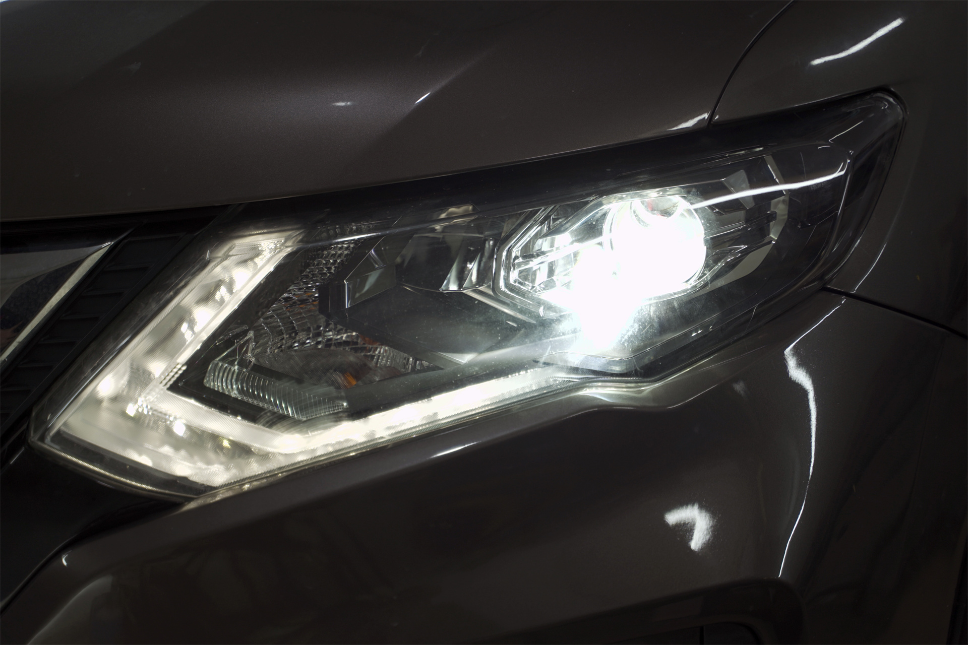 低配大灯改装led双光透镜,挑战原厂高配led大灯的照明效果-新浪汽车