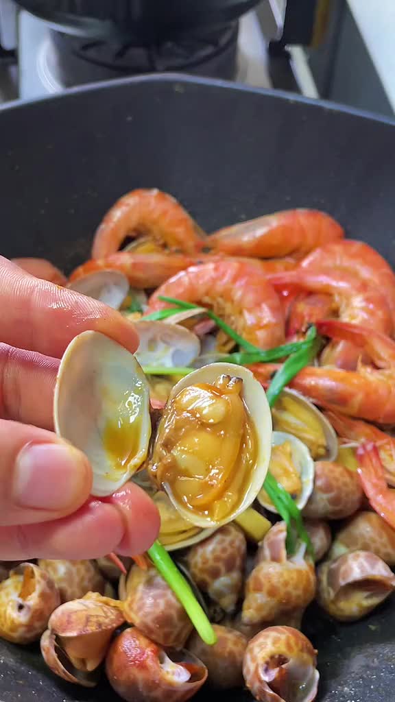 不加一滴水的盐焗花甲虾鲜甜味美